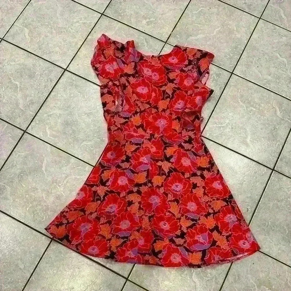 Who What Wear Red Floral Dress with Ruffle Sleeves Size Small - Picture 2 of 5